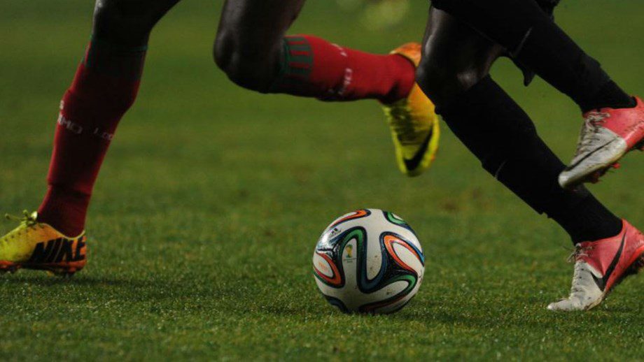 Campeonato Inglês estuda proibir cabeceio na bola em seus jogos