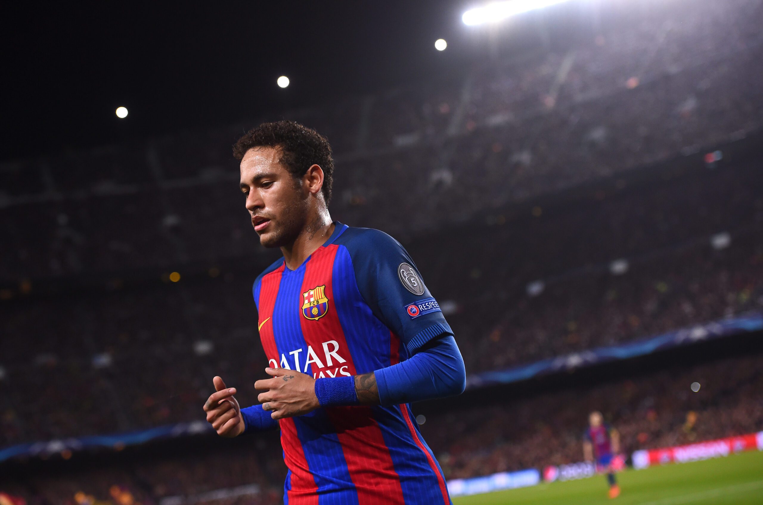 Barcelona's Brazilian forward Neymar leaves the pitch at the end of first half during the UEFA Champions League round of 16 second leg football match FC Barcelona vs Paris Saint-Germain FC at the Camp Nou stadium in Barcelona on March 8, 2017. / AFP PHOTO / Josep Lago