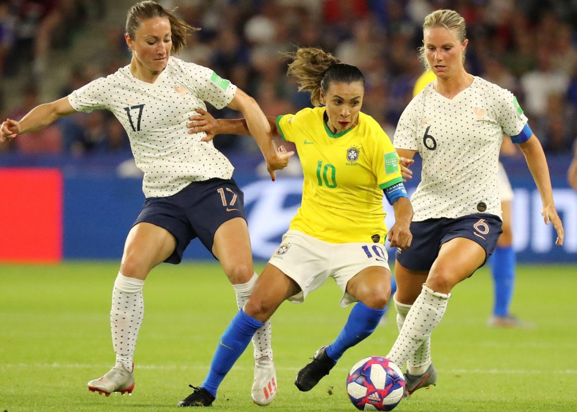 Qual a importância do futebol feminino no atual cenário brasileiro?