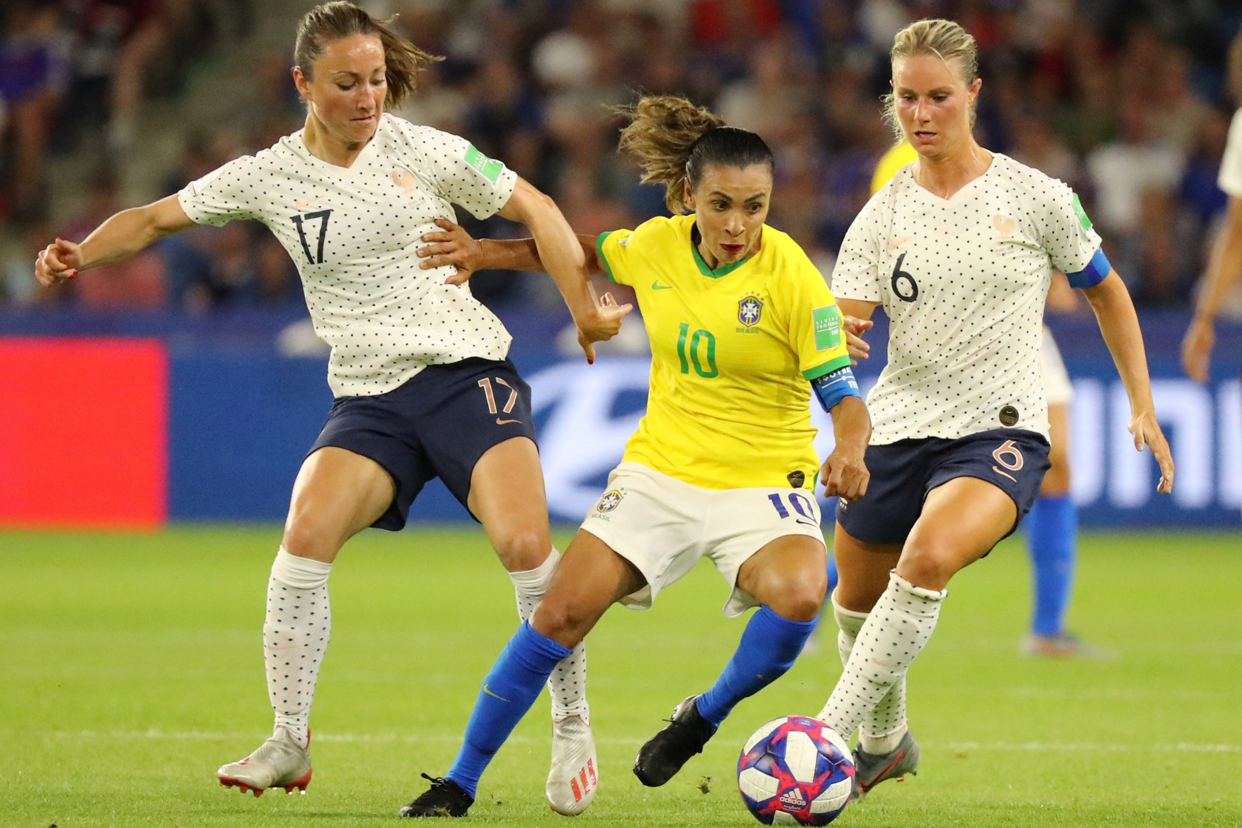 Os direitos televisivos das competições de futebol feminino no Brasil