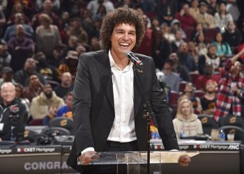 CLEVELAND, OH - JANUARY 21: Former Cleveland Cavaliers player Anderson Varejao smiles after being honored during the game between the Milwaukee Bucks and Cleveland Cavaliers on January 21, 2023 at Rocket Mortgage FieldHouse in Cleveland, Ohio. NOTE TO USER: User expressly acknowledges and agrees that, by downloading and/or using this Photograph, user is consenting to the terms and conditions of the Getty Images License Agreement. Mandatory Copyright Notice: Copyright 2022 NBAE   David Liam Kyle/NBAE via Getty Images/AFP (Photo by David Liam Kyle / NBAE / Getty Images / Getty Images via AFP)