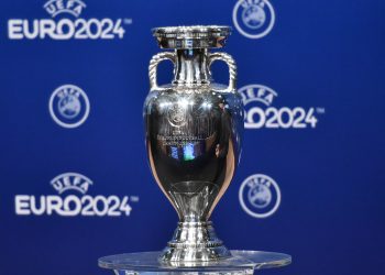 Uefa decide transferir final da Champions League da Rússia para França