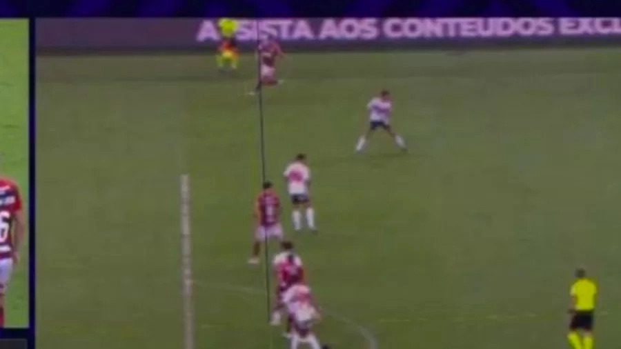 Jornalista questiona análise do VAR em pênalti para o Flamengo contra o São  Paulo - Lance!