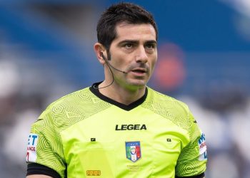 REGGIO NELL'EMILIA, ITALY - JANUARY 04: Fabio Maresca, referee of the match looks on during the Serie A match between US Sassuolo and UC Sampdoria at Mapei Stadium - Citta' del Tricolore on January 04, 2023 in Reggio nell'Emilia, Italy. (Photo by Emmanuele Ciancaglini/Ciancaphoto Studio/Getty Images)